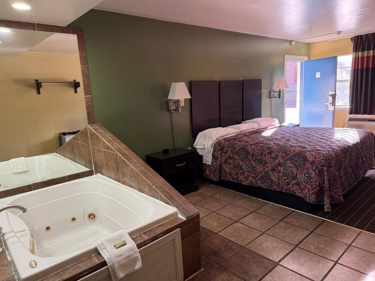Relax Inn Hampton Exterior photo
